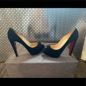 Christian louboutin shoes size 41.